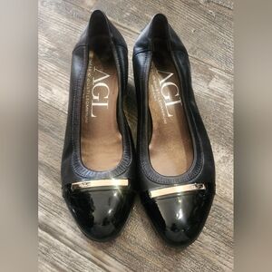 AGL Black Patent Leather Flats with Gold Accent Size 38(7-7.5) EUC